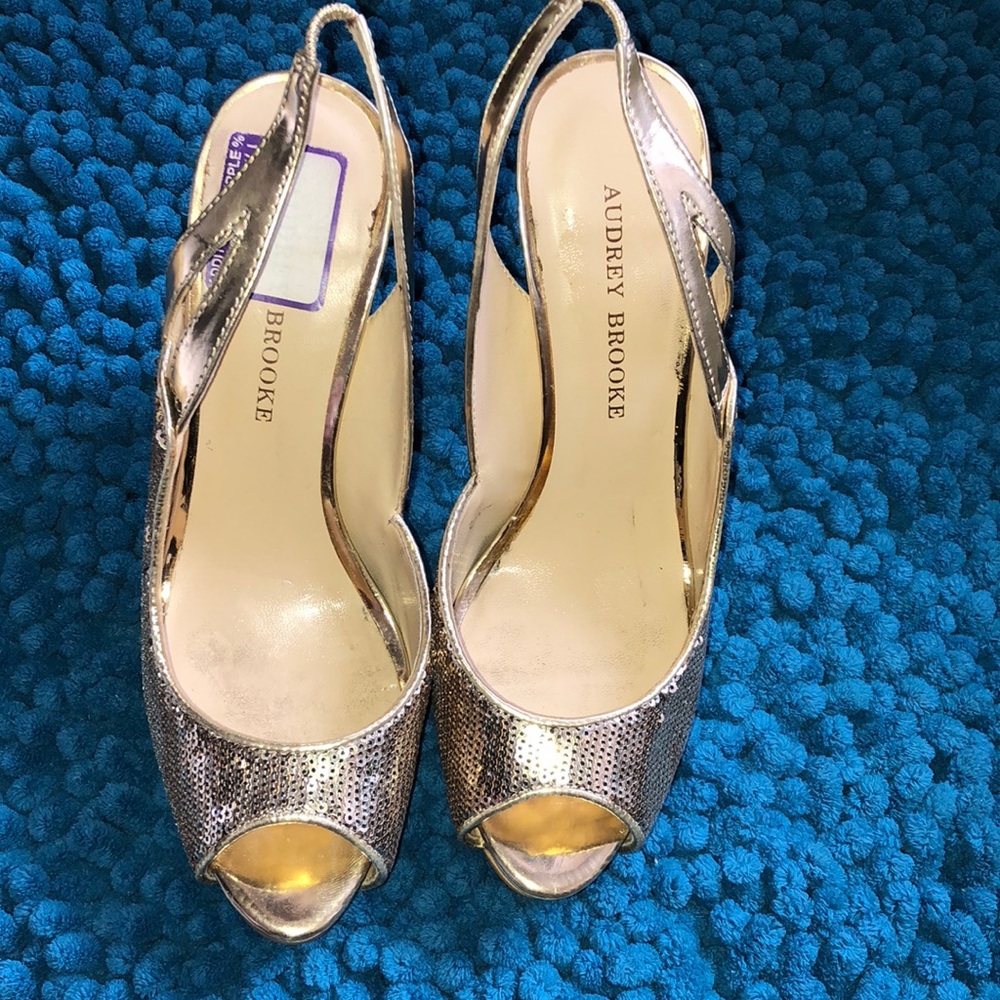 Gold Heels - Picture 3 of 3